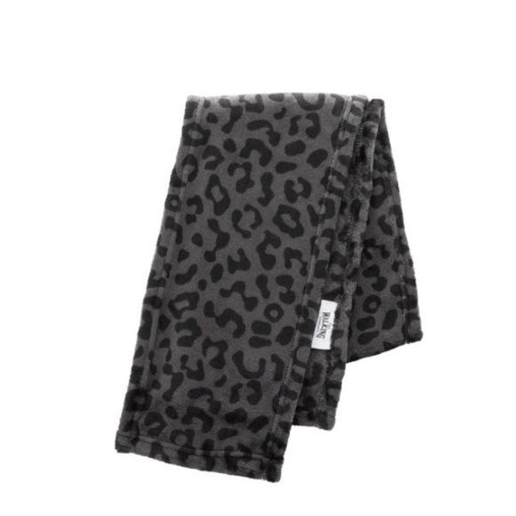 Leopard Scarf The Walking Co. - Picture 10 of 12